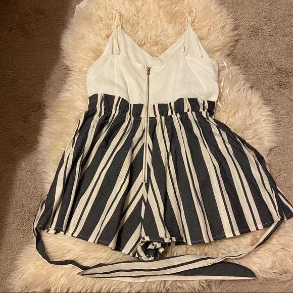 NWT Altar'd State Rowan Sleeveless Romper - Picture 5 of 10